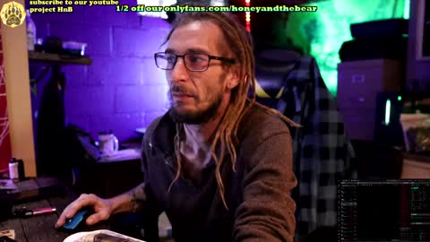 Snapshot of honeyand_thebear chatting on January 16, 12:53 pm Honey and Bear online show from January 16, 12:53 pm