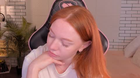 Snapshot of honeyautumn chatting on December 4, 6:00 am honeyautumn online show from December 4, 6:00 am