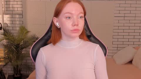 Snapshot of honeyautumn chatting on December 7, 11:45 pm honeyautumn online show from December 7, 11:45 pm