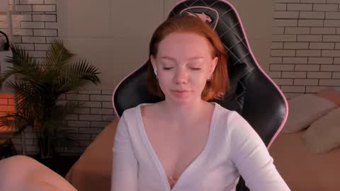 Snapshot of honeyautumn chatting on December 18, 1:48 am honeyautumn online show from December 18, 1:48 am