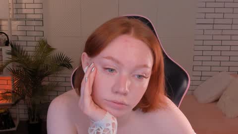 Snapshot of honeyautumn chatting on December 20, 2:41 am honeyautumn online show from December 20, 2:41 am