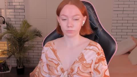 Snapshot of honeyautumn chatting on December 22, 12:07 am honeyautumn online show from December 22, 12:07 am