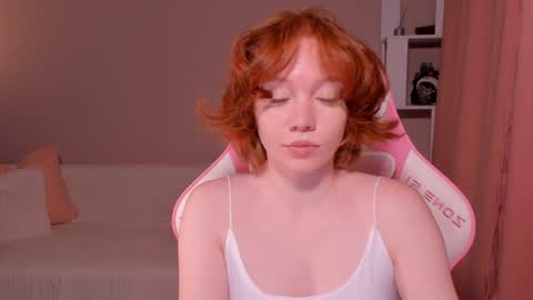 Snapshot of honeyautumn chatting on January 1, 12:43 am honeyautumn online show from January 1, 12:43 am