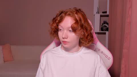 Snapshot of honeyautumn chatting on January 10, 12:49 am honeyautumn online show from January 10, 12:49 am