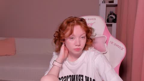 Snapshot of honeyautumn chatting on January 25, 12:06 am honeyautumn online show from January 25, 12:06 am