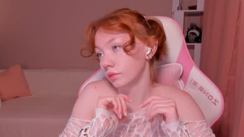 Snapshot of honeyautumn chatting on January 31, 12:06 am honeyautumn online show from January 31, 12:06 am