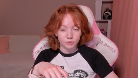 Snapshot of honeyautumn chatting on February 6, 12:22 am honeyautumn online show from February 6, 12:22 am