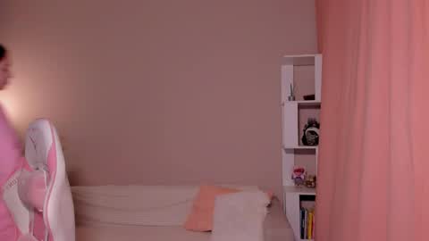 Snapshot of honeyautumn chatting on February 23, 12:08 am honeyautumn online show from February 23, 12:08 am