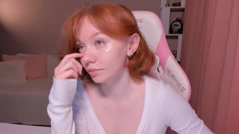 Snapshot of honeyautumn chatting on March 11, 12:44 am honeyautumn online show from March 11, 12:44 am