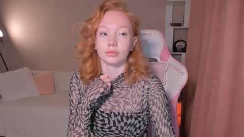 Snapshot of honeyautumn chatting on October 4, 10:19 pm honeyautumn online show from October 4, 10:19 pm