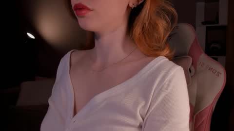 Snapshot of honeyautumn chatting on November 12, 10:41 pm honeyautumn online show from November 12, 10:41 pm