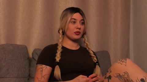 Snapshot of honeybae01 chatting on October 29, 3:47 pm Mary online show from October 29, 3:47 pm