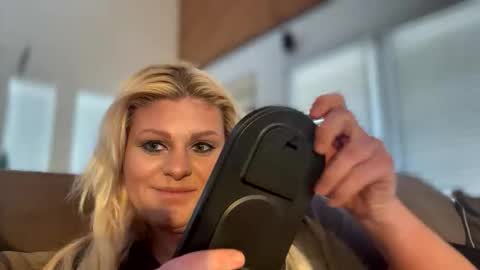 Snapshot of honeybuhnny chatting on March 2, 1:08 am honeybuhnny online show from March 2, 1:08 am