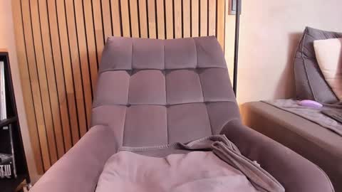 Sofia independent model online show from December 19, 2:24 pm