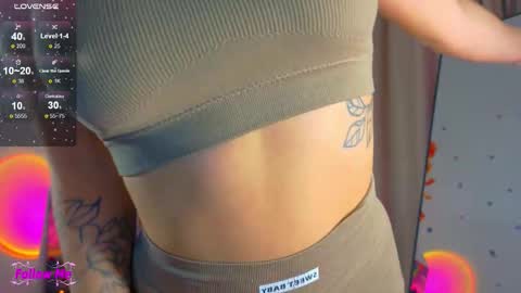 Snapshot of honeyjohansson_ chatting on October 10, 3:00 pm Alina online show from October 10, 3:00 pm