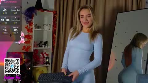 Snapshot of honeyjohansson_ chatting on November 13, 6:12 am Alina online show from November 13, 6:12 am