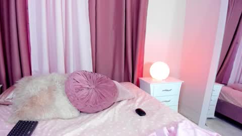 Snapshot of honeymoon_sariel chatting on October 23, 7:34 pm honeymoon_sariel online show from October 23, 7:34 pm