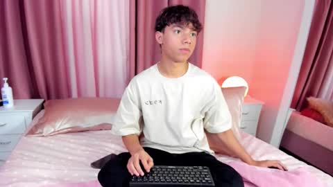 Snapshot of honeymoon_sariel chatting on November 9, 8:07 pm honeymoon_sariel online show from November 9, 8:07 pm