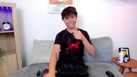 Snapshot of honeymoon_sariel chatting on November 18, 8:24 pm honeymoon_sariel online show from November 18, 8:24 pm