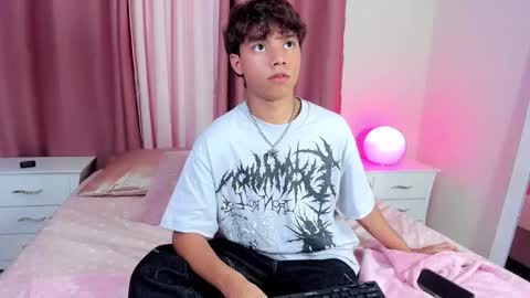 Snapshot of honeymoon_sariel chatting on November 19, 8:31 pm honeymoon_sariel online show from November 19, 8:31 pm