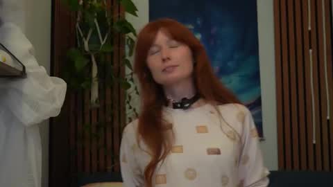 Snapshot of honeyumtoast chatting on November 27, 5:20 am Noelle online show from November 27, 5:20 am