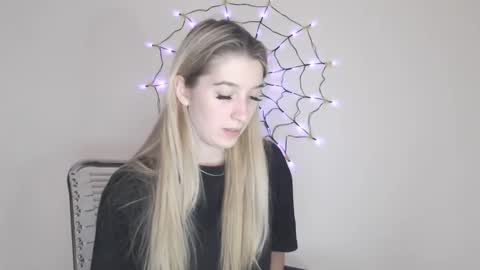 Snapshot of honeyveil chatting on November 3, 11:22 am honeyveil online show from November 3, 11:22 am