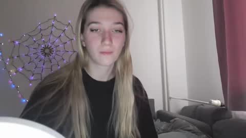 Snapshot of honeyveil chatting on November 25, 11:21 am honeyveil online show from November 25, 11:21 am