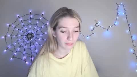 Snapshot of honeyveil chatting on December 2, 1:05 pm honeyveil online show from December 2, 1:05 pm