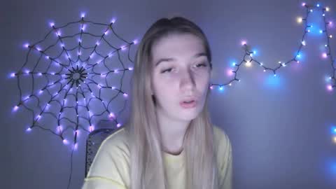 Snapshot of honeyveil chatting on December 4, 2:15 pm honeyveil online show from December 4, 2:15 pm