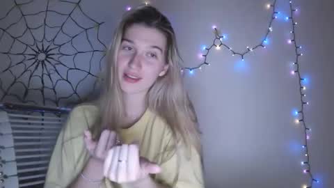 Snapshot of honeyveil chatting on December 5, 2:20 am honeyveil online show from December 5, 2:20 am