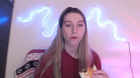 honeyveil online show from March 16, 2:21 pm