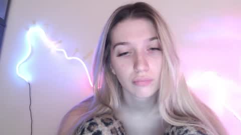 honeyveil online show from April 18, 3:49 pm