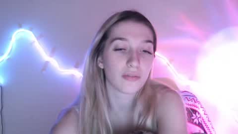 honeyveil online show from April 19, 3:55 pm