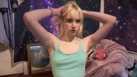 Snapshot of honeyxlimbed chatting on February 25, 4:57 am Emi Rose online show from February 25, 4:57 am