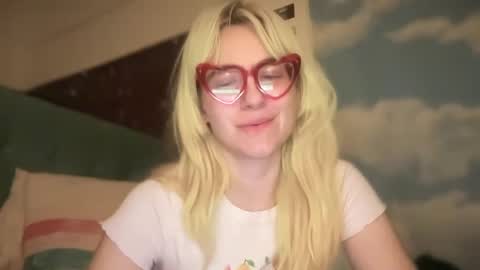 Snapshot of honeyxlimbed chatting on September 12, 7:30 am Emi Rose online show from September 12, 7:30 am