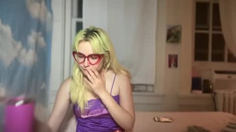 Snapshot of honeyxlimbed chatting on September 18, 6:15 am Emi Rose online show from September 18, 6:15 am