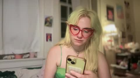 Snapshot of honeyxlimbed chatting on September 26, 7:34 am Emi Rose online show from September 26, 7:34 am