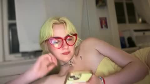 Snapshot of honeyxlimbed chatting on September 27, 5:23 am Emi Rose online show from September 27, 5:23 am