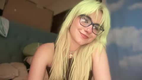 Snapshot of honeyxlimbed chatting on October 1, 6:08 am Emi Rose online show from October 1, 6:08 am