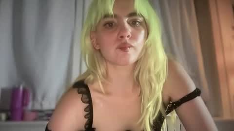 Snapshot of honeyxlimbed chatting on October 7, 5:48 am Emi Rose online show from October 7, 5:48 am