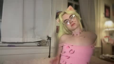 Snapshot of honeyxlimbed chatting on October 27, 5:00 am Emi Rose online show from October 27, 5:00 am