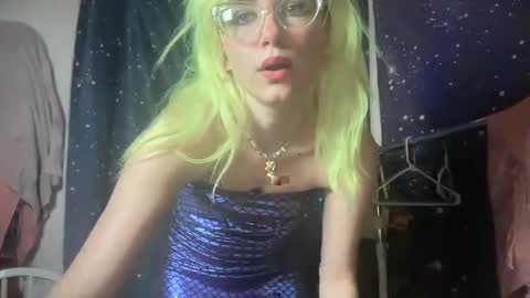 Snapshot of honeyxlimbed chatting on October 30, 6:15 am Emi Rose online show from October 30, 6:15 am