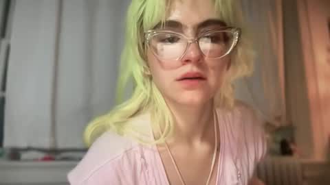 Snapshot of honeyxlimbed chatting on November 13, 5:39 am Emi Rose online show from November 13, 5:39 am