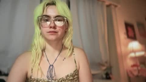 Snapshot of honeyxlimbed chatting on November 25, 7:19 am Emi Rose online show from November 25, 7:19 am