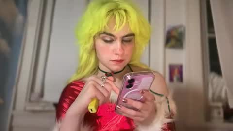 Snapshot of honeyxlimbed chatting on December 17, 7:36 am Emi Rose online show from December 17, 7:36 am