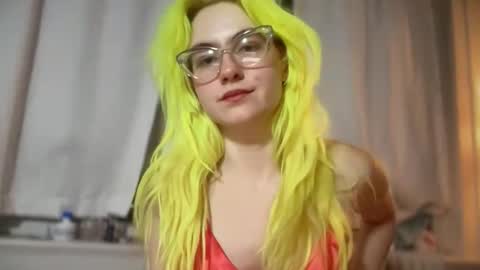 Snapshot of honeyxlimbed chatting on December 21, 12:29 am Emi Rose online show from December 21, 12:29 am