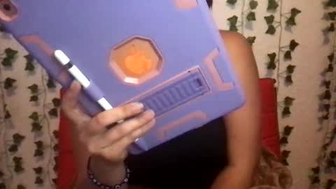 Snapshot of honeyy_89 chatting on November 24, 6:51 pm honeyyy89 online show from November 24, 6:51 pm