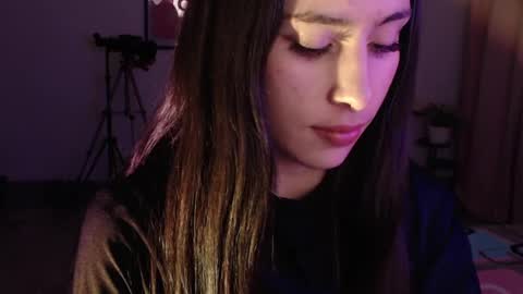 Snapshot of honeyypeaach chatting on February 15, 1:31 am    online show from February 15, 1:31 am