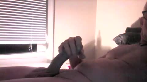 Snapshot of honj19747 chatting on October 14, 9:43 am honj19747 online show from October 14, 9:43 am