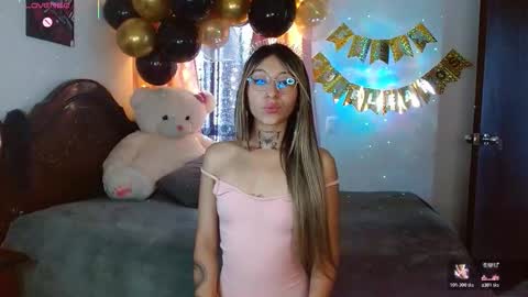 Snapshot of hoolly_jones chatting on November 26, 2:18 pm Hoollly Jones online show from November 26, 2:18 pm